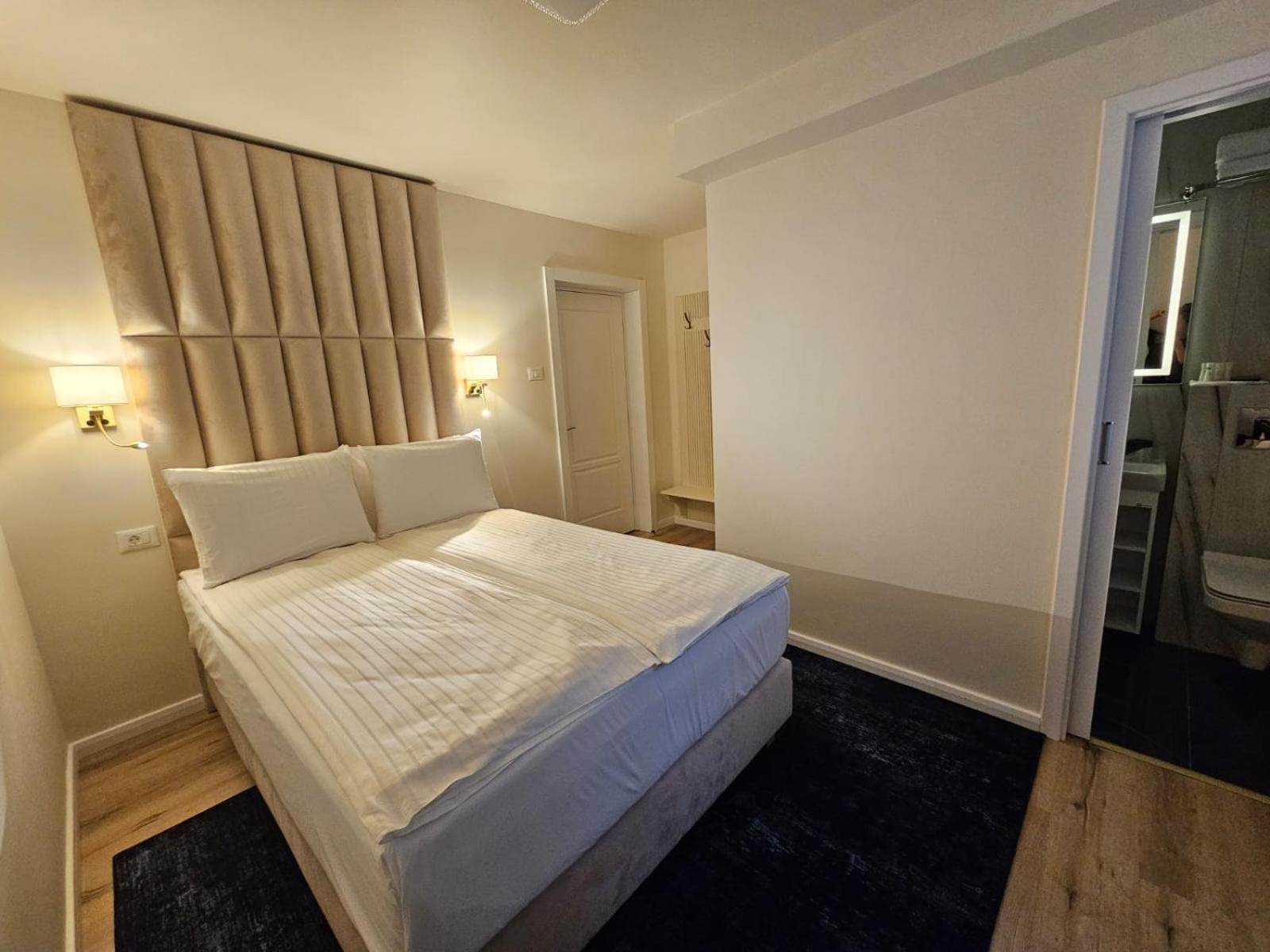 Hotel Queen Râmnicu Vâlcea Zewnętrze zdjęcie